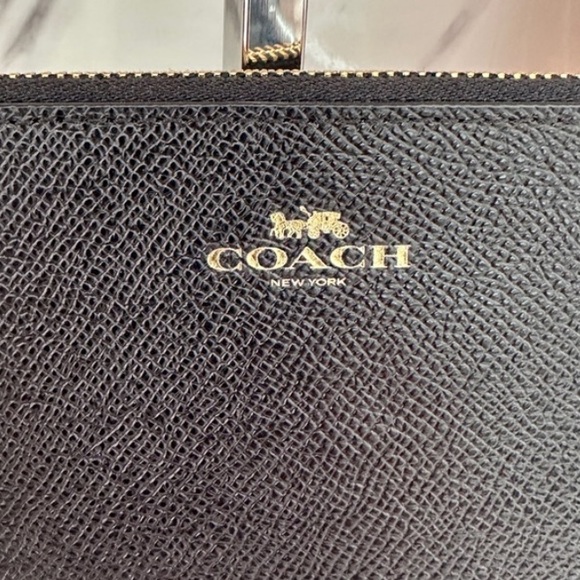Coach Black & Gold Wristlet NWT - Picture 3 of 3